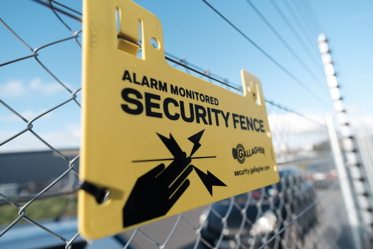 Alarm security fence sign